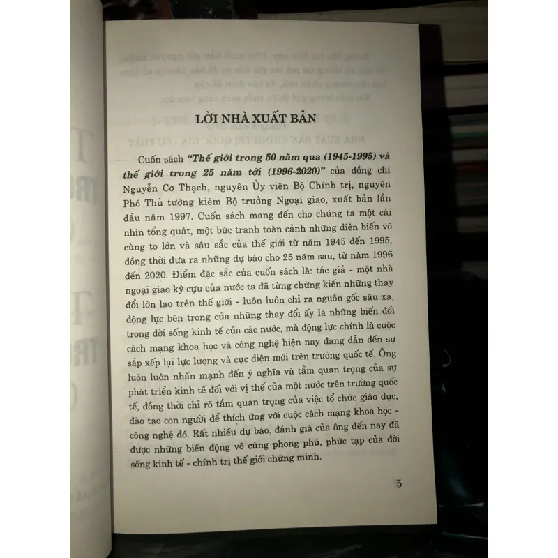 Thế giới trong 50 năm qua (1945-1995) và thế giới trong 25 năm tới (1996-2020) 740047
