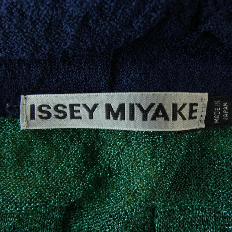 [Mục đủ điều kiện giảm giá] Áo ISSEY MIYAKE 642143