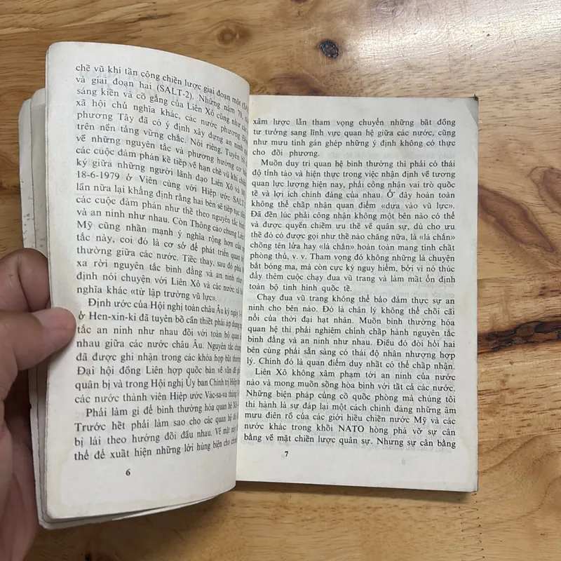 II Sách Xưa: Liên Xô _ 100 Câu Hỏi Đáp - 1985 686578