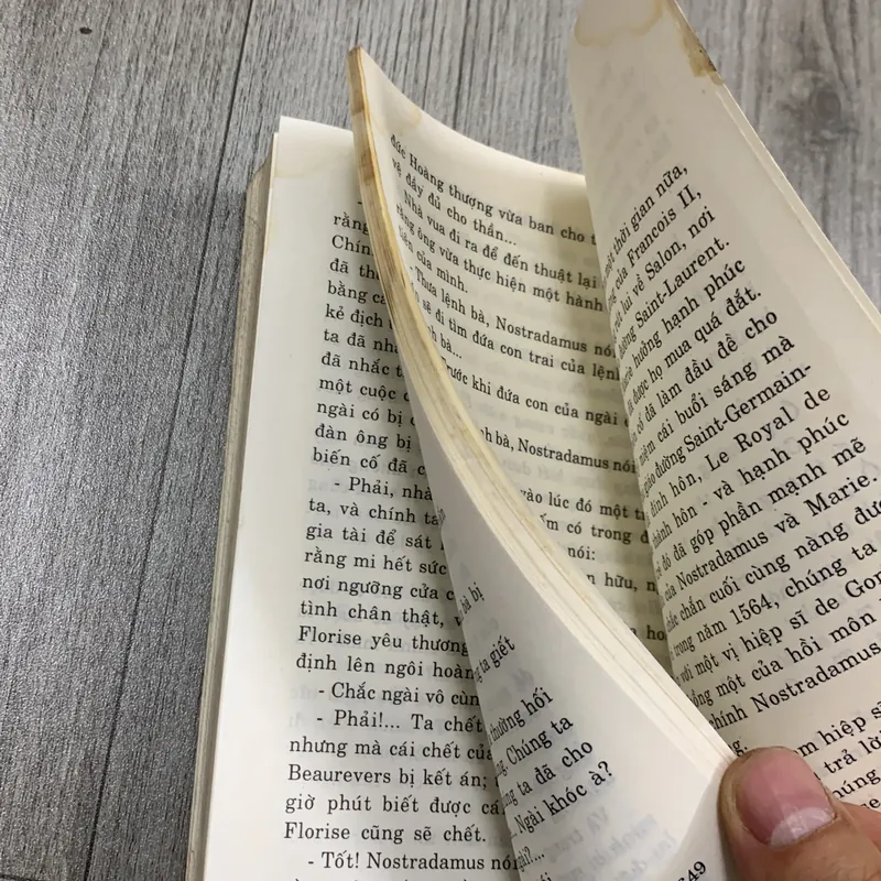 Cuộc đời ly kỳ của nostradamus. 2b1 717840