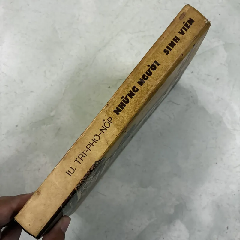 Những người sinh viên (Văn học Liên Xô) 1024634