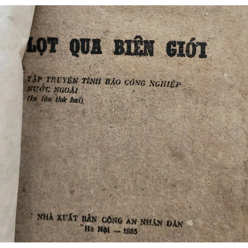 Truyện tình báo của tác giả Viết Linh - LỌT QUA BIÊN GIỚI 708745