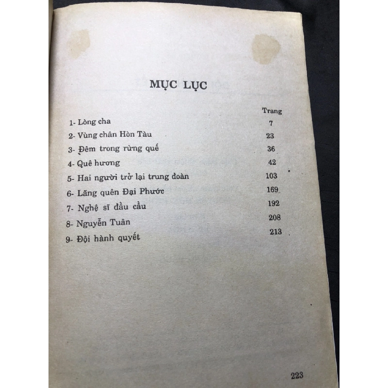 Đội hành quyết mới 60% ố vàng có dấu mộc và viết nhẹ trang đầu 1994 Thái Bá Lợi HPB0906 SÁCH VĂN HỌC 914919