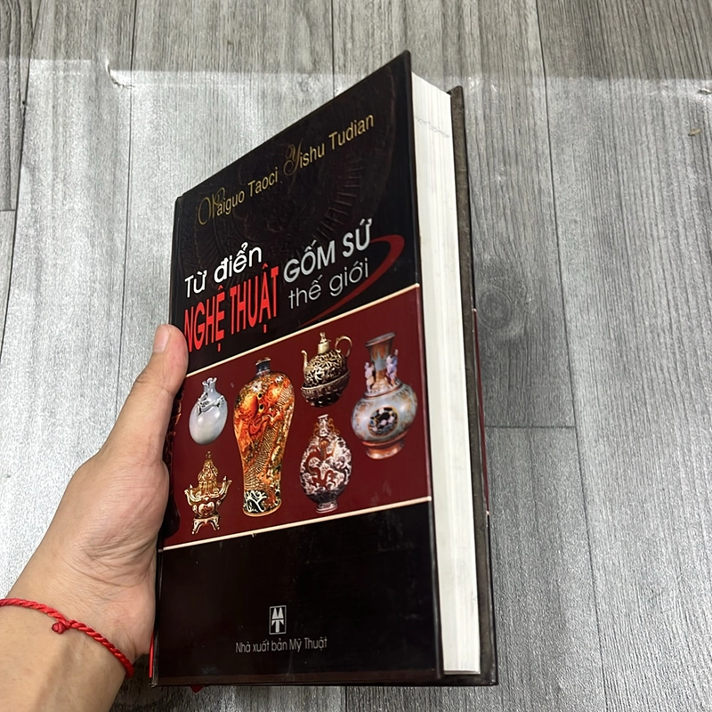 Từ điển nghệ thuật gốm sứ thế giới. 2b2 521829