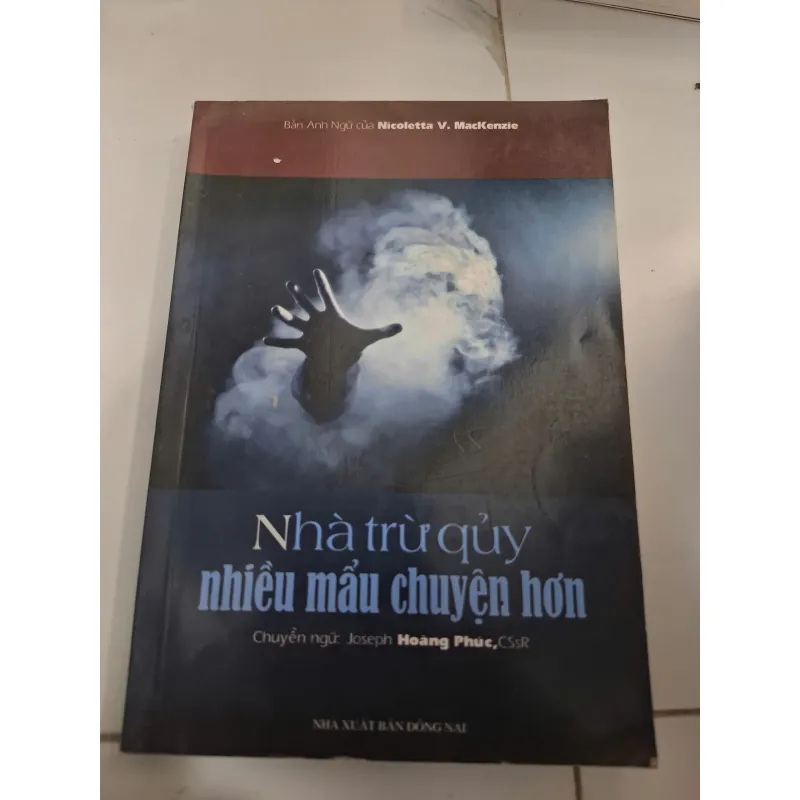 Nhà trừ quỷ nhiều mầu chuyện hơn - Nicoletta V. MacKenzie (Bản Anh ngữ) 606816