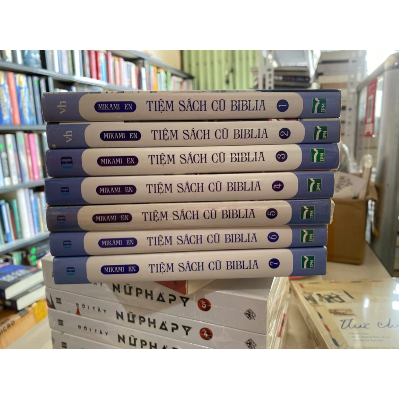 Tiệm sách cũ Bablia  526212