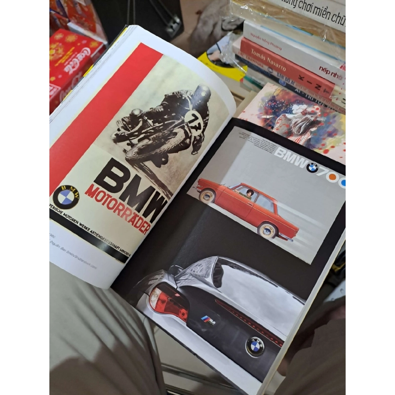 Bogo Kí Sự - Những Câu Chuyện Thú Vị Đằng Sau 100 Logo Nổi Tiếng Thế Giới - Ron Van Der Vlugt - 2019 mới 90% sách màu - KINH TẾ - TÀI CHÍNH - CHỨNG KHOÁN - HMT3012 924995