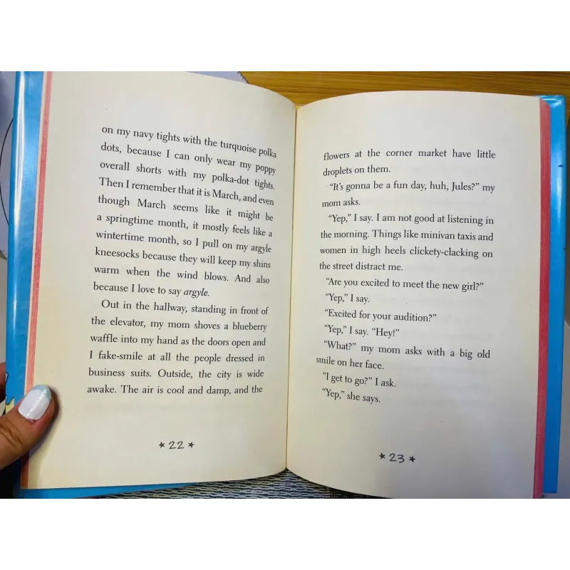 [Sách tiếng Anh 2hand] Like new 90% - 🎬 Starring Jules (As Herself) – Beth Ain 🌟 796724