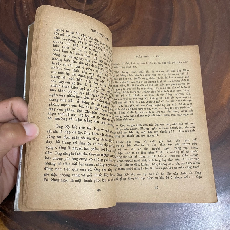 II Tựa sách: Ngày Thứ 7 U Ám (Tiểu thuyết) - Trần Văn Tuấn - 1988 462888