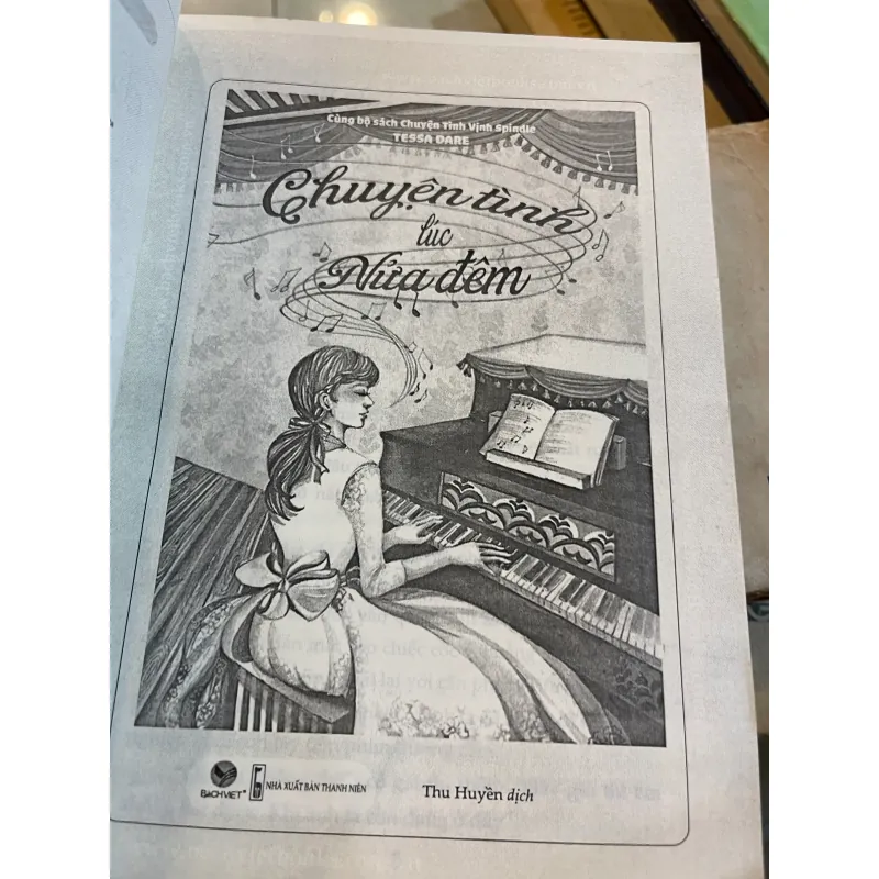 CHUYỆN TÌNH LÚC NỬA ĐÊM - TESSA DARE  1009523