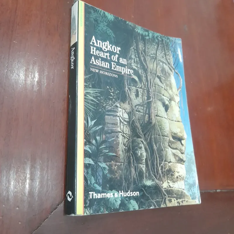 Thames & Hudson - ANGKOR Heart of an Asian Empire 562410