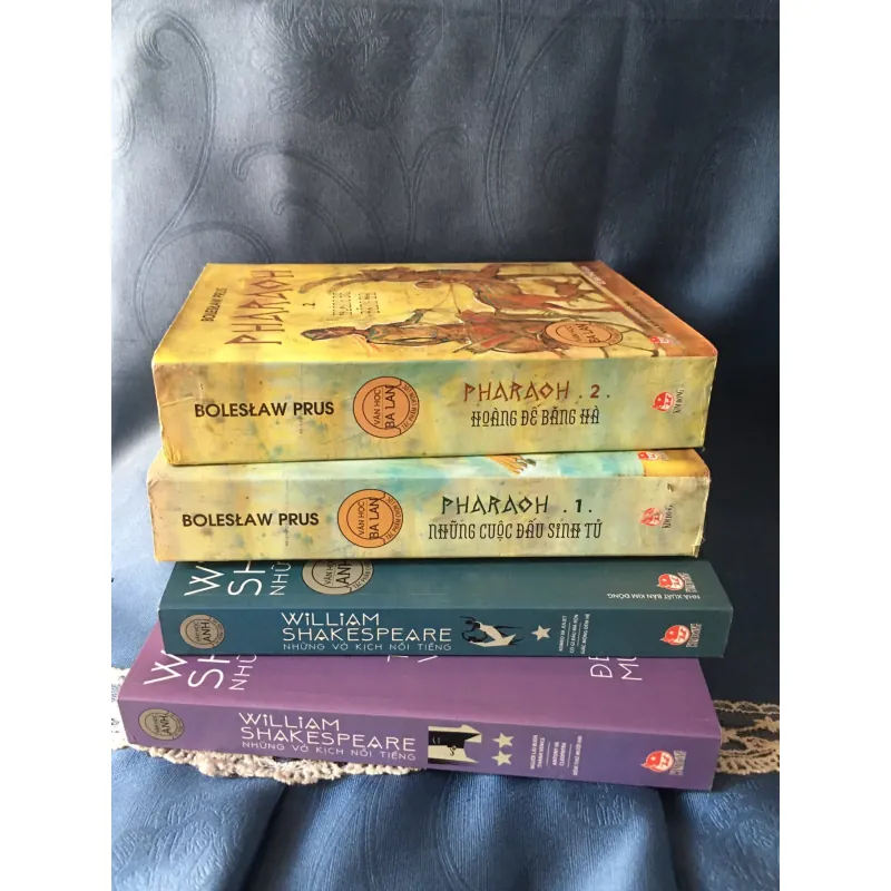 Pharaoh, tiểu thuyết lịch sử. 958071