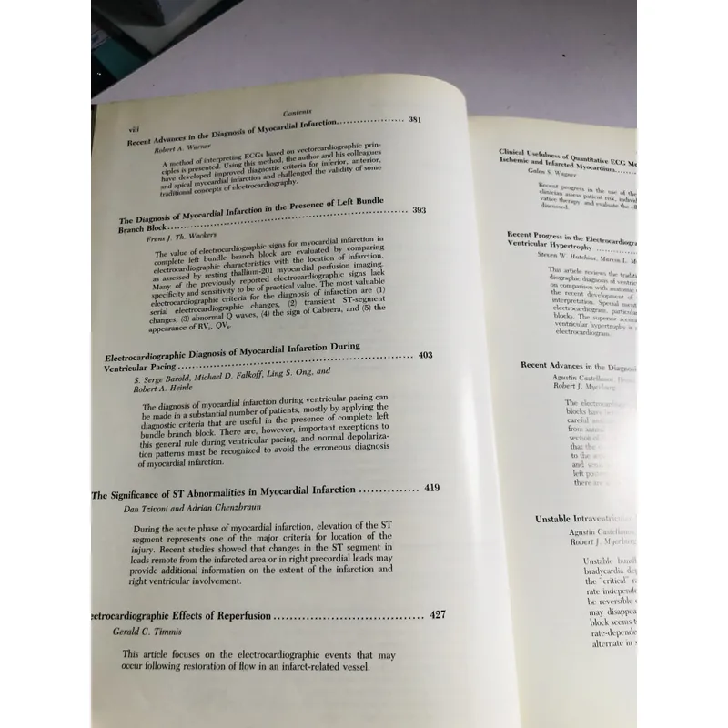 CARDIOLOGY CLINICS – 12 - lead electrocardiography - BÌA CỨNG, KHỔ TO 697884