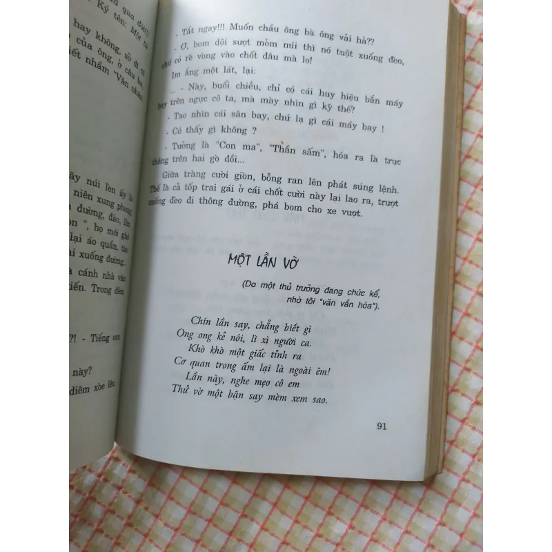 DÍ DỎM ĐỜI VĂN - HOÀNG MINH CHÂU • Bản in năm 2000 751368