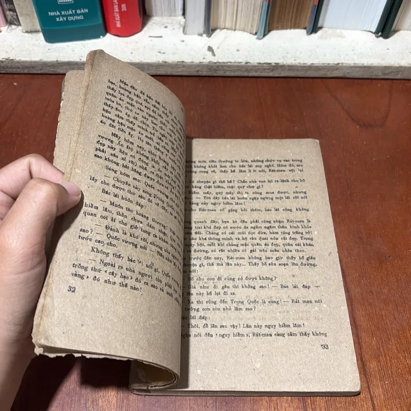 II Sách Xưa: Lọt Qua Biên Giới - Viết Linh - 1984 751409