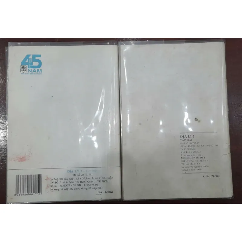 Lô 2 quyển Địa lí 7 714623