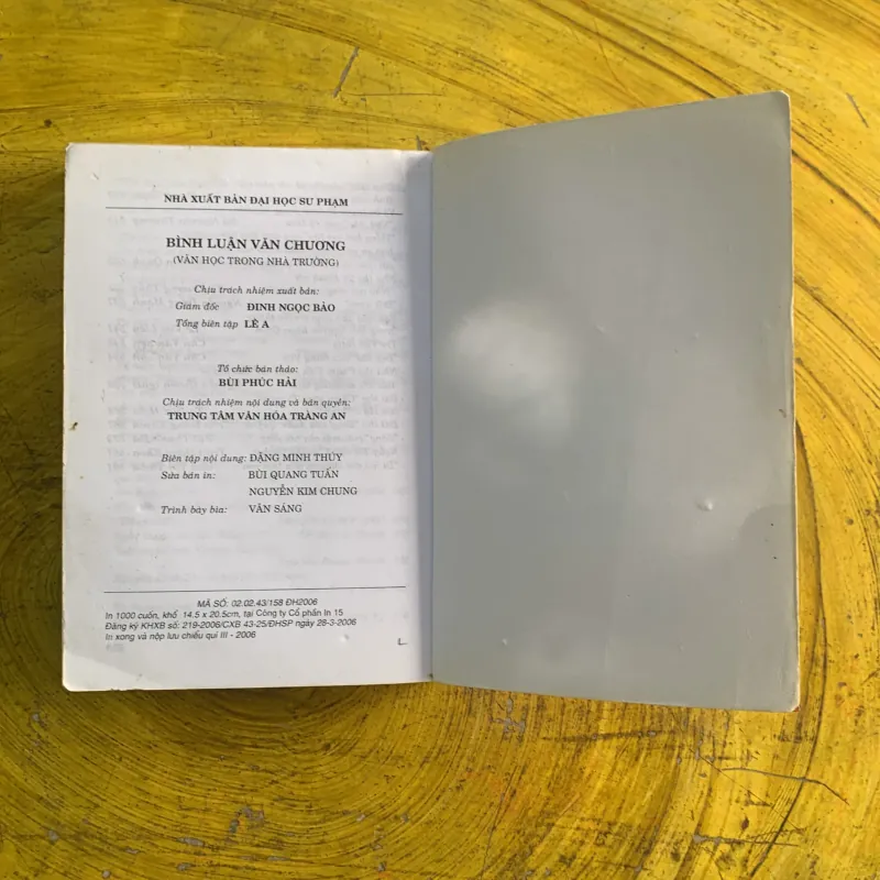 BÌNH LUẬN VĂN CHƯƠNG VĂN HỌC TRONG NHÀ TRƯỜNG 991385