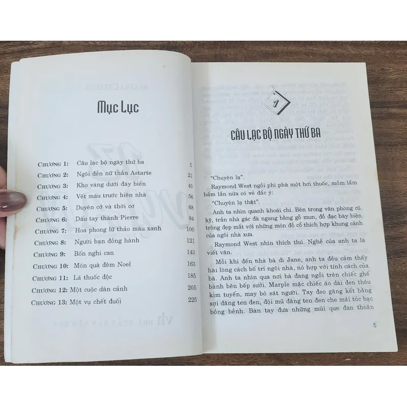 Truyện ngắn trinh thám của nữ nhà văn Agatha Christie: 13 VỤ ÁN (251 Trang) 717889