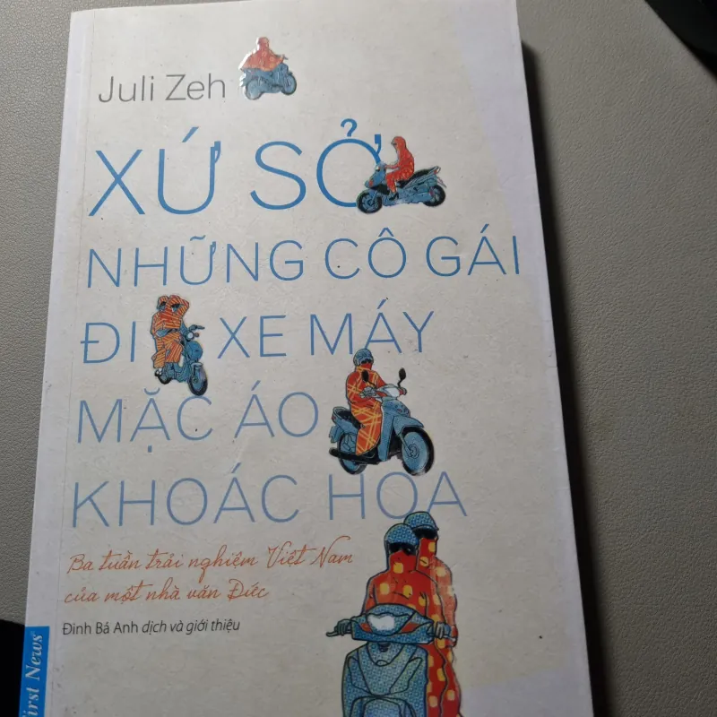 Xứ sở những cô gái đi xe máy mặc áo hoa 756012