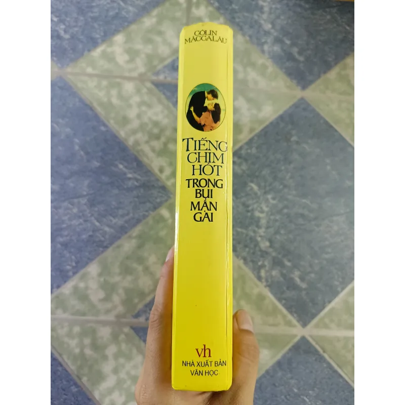 Tiếng chim hót trong bụi mận gai - Côlin Măccalâu 700351