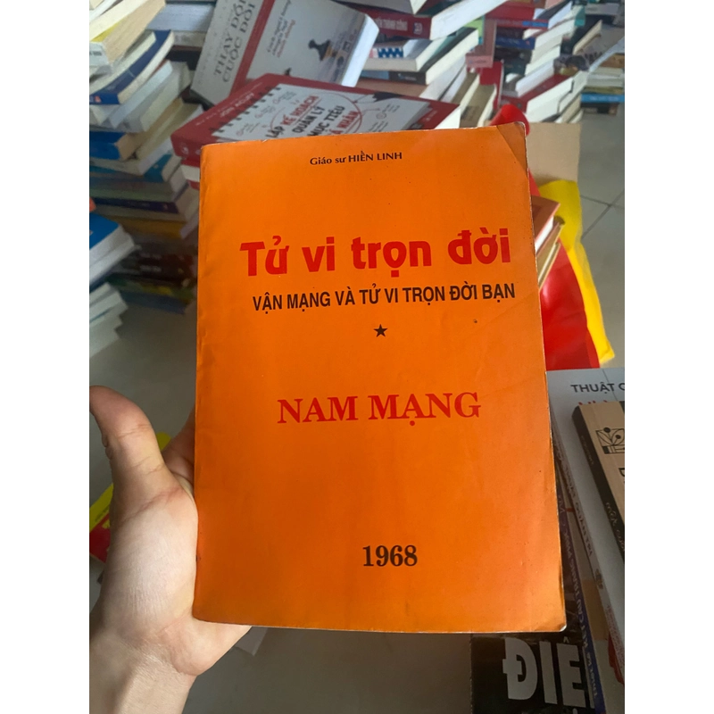 Đủ loại sách ạ .  478976