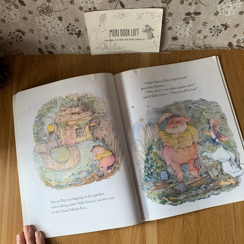 Sách tranh tiếng anh Simon Says, Used, Picture Book For Kids 446672