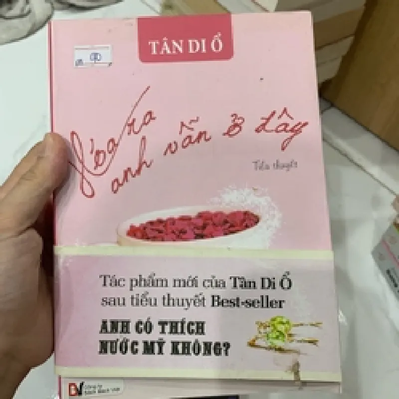 [Sách Cũ SCGR] Hóa ra anh vẫn ở đây Tân Di Ổ TKB2606 Truyện Ngôn Tình 682540