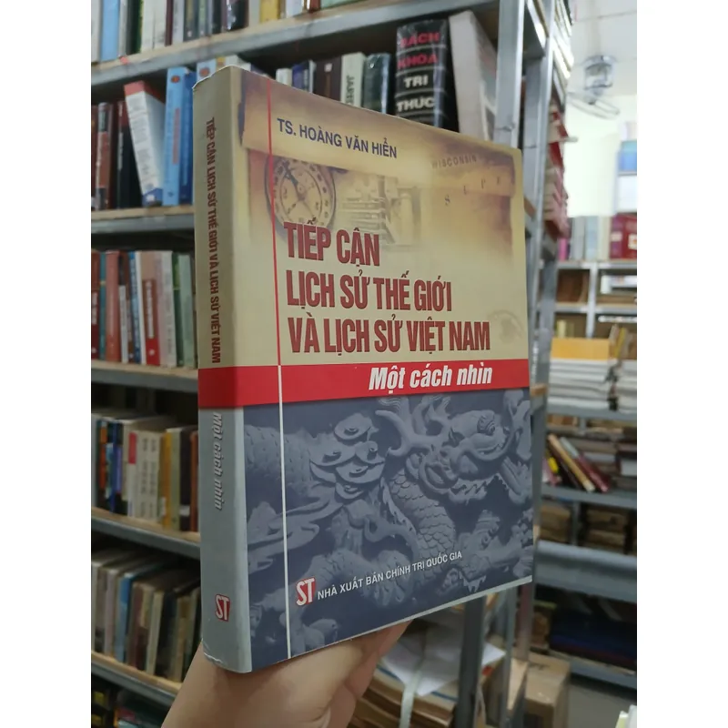TIẾP CẬN LỊCH SỬ THẾ GIỚI VÀ LỊCH SỬ VIỆT NAM - HOÀNG VĂN HIỂN 731592