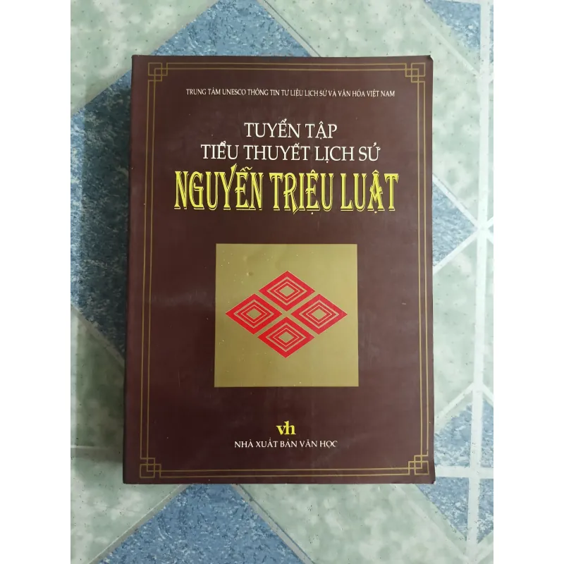 Tuyển tập tiểu thuyết lịch sử Nguyễn Triệu Luật 689430