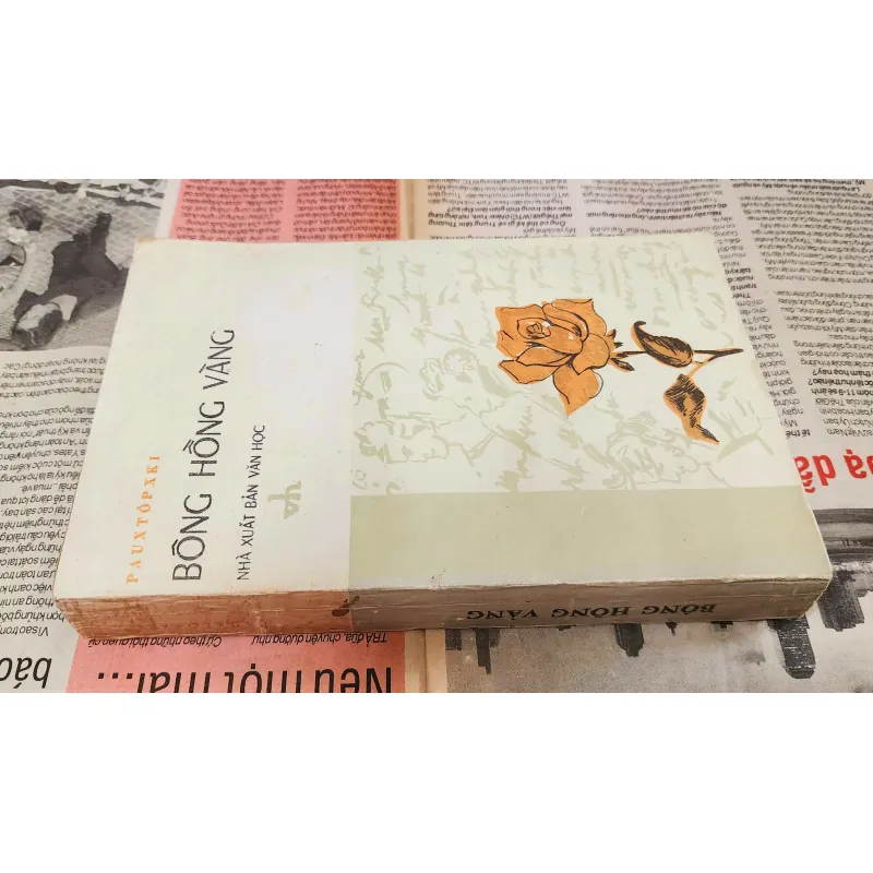 Konstantin Georgiyevich Paustovsky - tập truyện ngắn BÔNG HỒNG VÀNG (295 trang) 709261