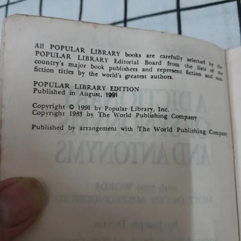 A DICTIONARY OF SYNONYMS AND ANTONYMS [Đồng nghĩa & Trái nghĩa] by Joshep Devin  762522