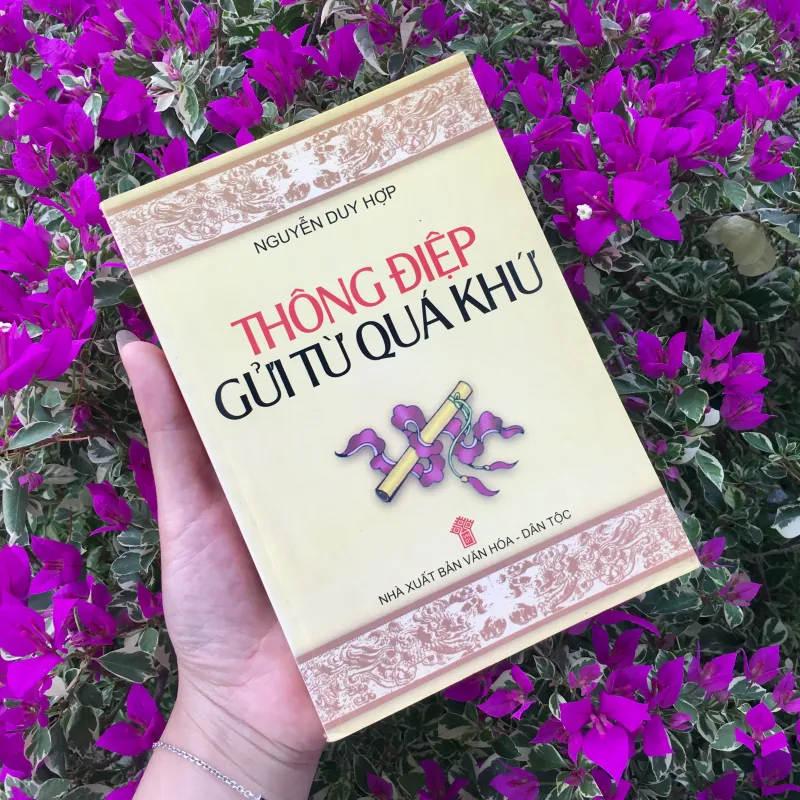 Thông điệp gửi từ qua khứ Nguyễn Duy Hợp 1010239