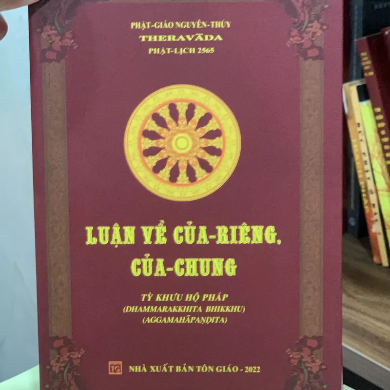 Sách luận về của riêng- của chung 577882