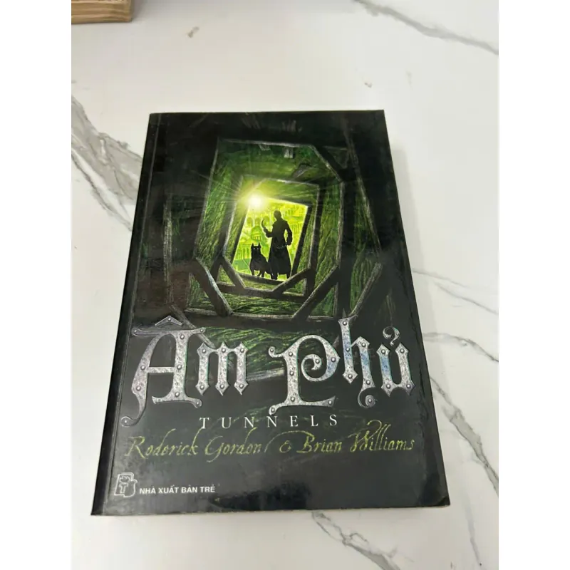 Âm Phủ (Tunnels) - Roderick Gordon & Brian Williams 605671