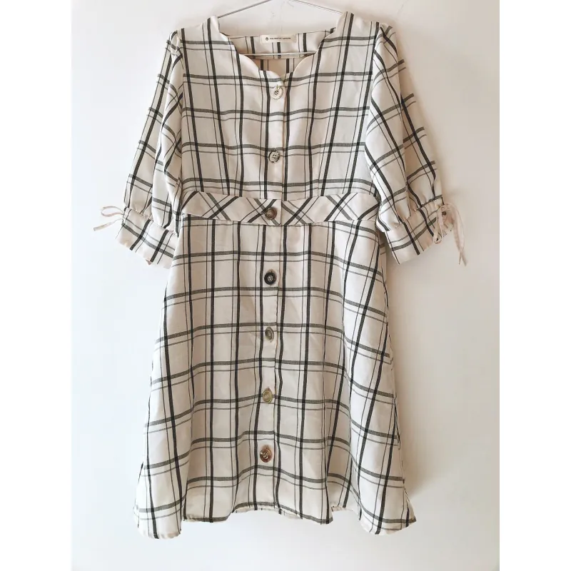 Đầm trắng caro basic size M dáng chữ A 800030