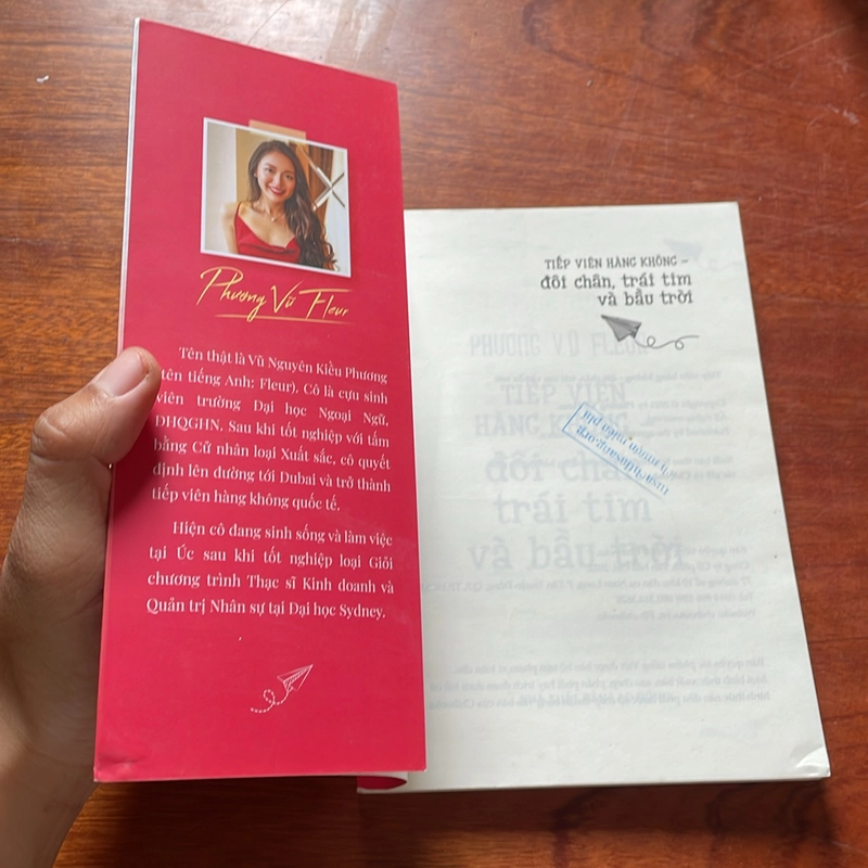 II Tiếp Viên Hàng Không _ Đôi Chân, Trái Tim Và Bầu Trời - Phương Vũ Fleur - 2022 517293