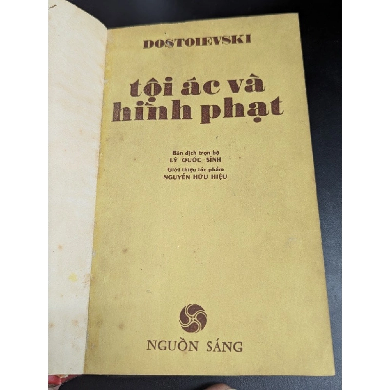 Tội ác và hình phạt - Dostoievski  bản dịch Lý Quốc Sinh ( bản đóng bìa xưa còn bìa gốc ) 366683