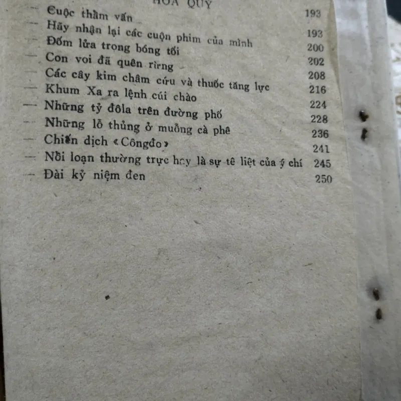 tiểu thuyết "Hoa Quỷ Tam Giác Vàng" của tác giả Bohuslav Snajder.  695788