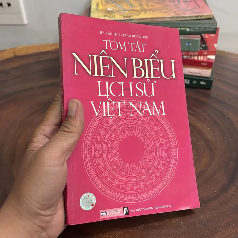 II Sách Lịch Sử: Tóm Tắt Niên Biểu Lịch Sử Việt Nam - Hà Văn Thư, Trần Hồng Đức - 2009 1022417