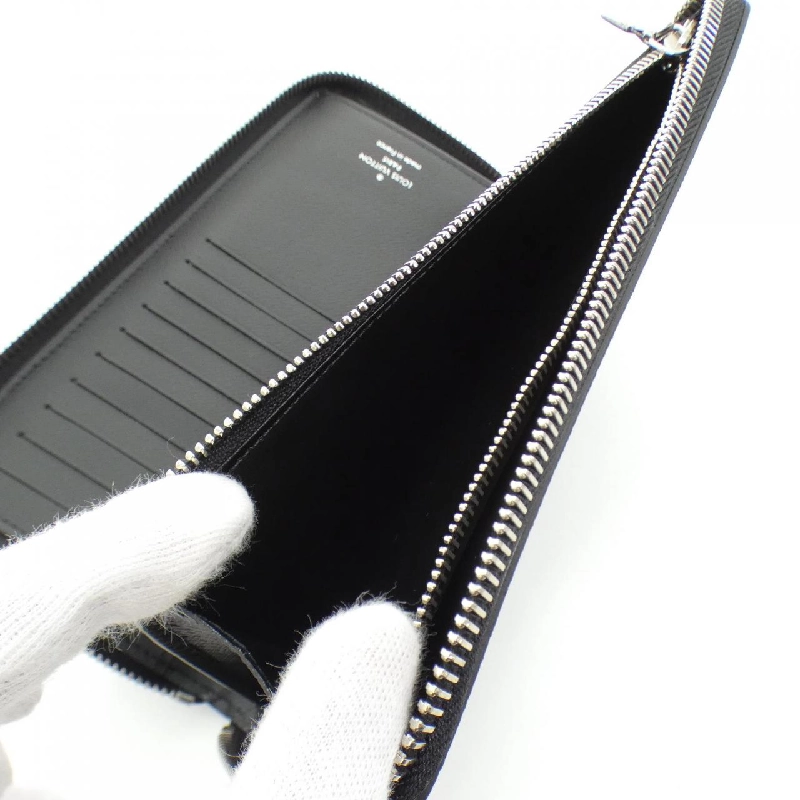 Ví Louis Vuitton Taiga Zippy Wallet Vertical M30503 622977