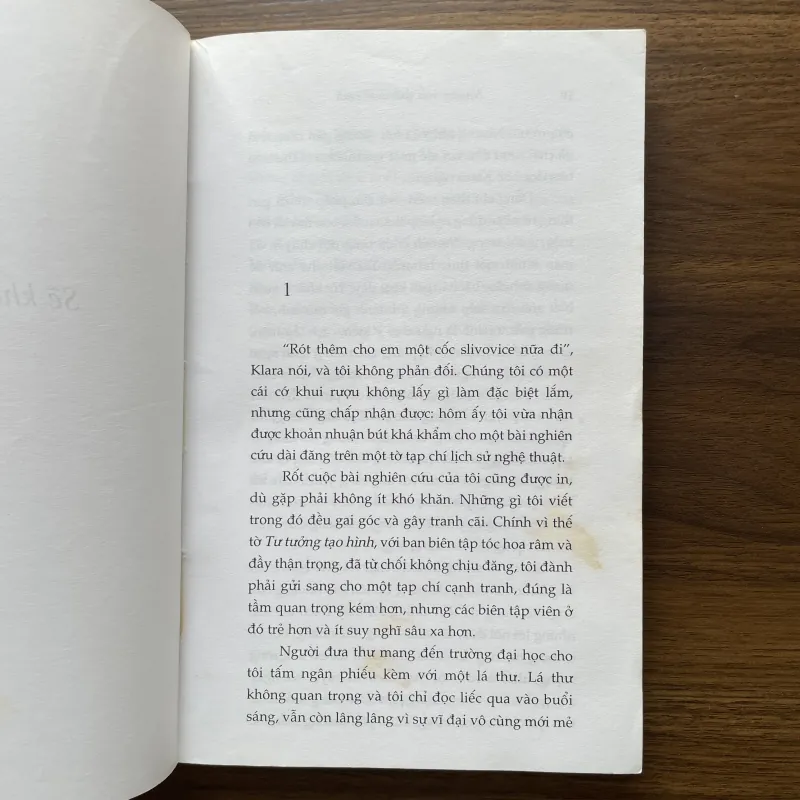 Những mối tình nực cười - Milan Kundera 975811