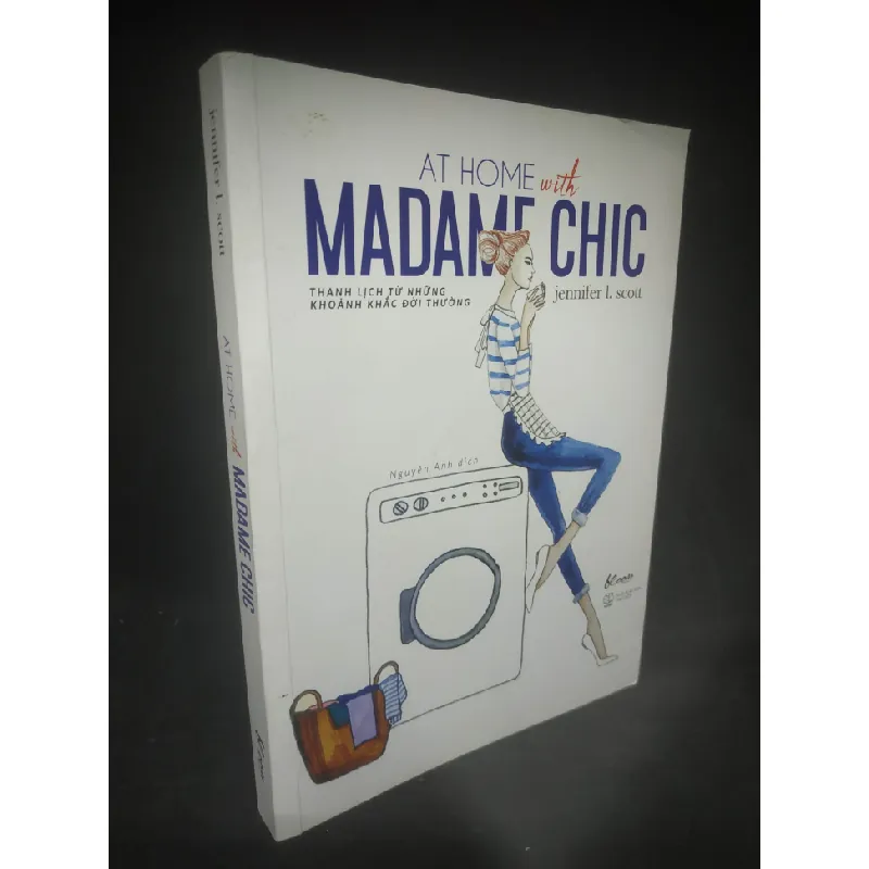 [Sách Cũ SCGR] At home with Madame Chic mới 90% HCM2303 686066