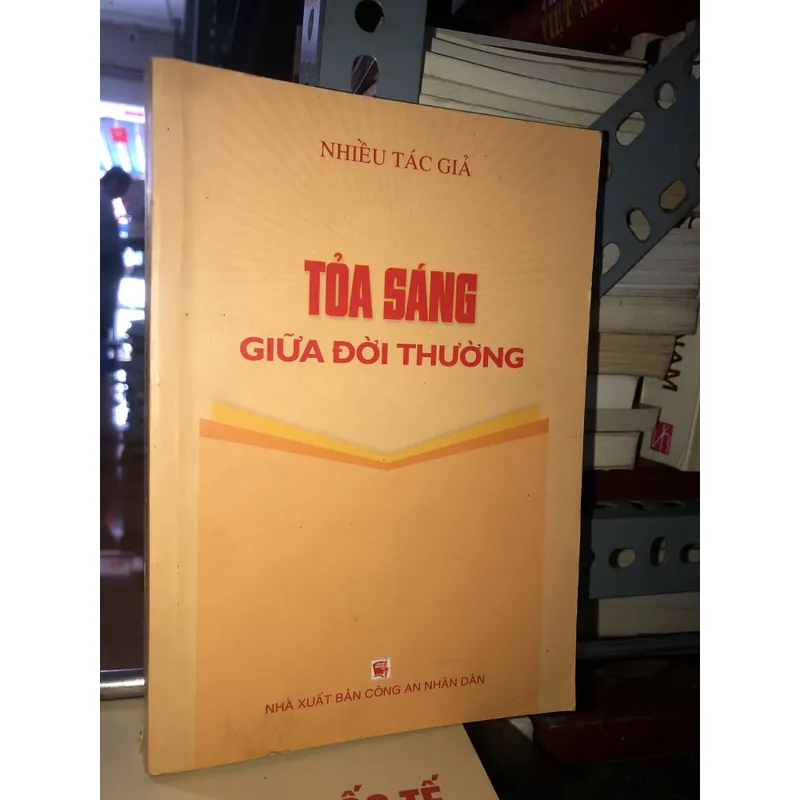 Toả sáng giữa đời thường  709679