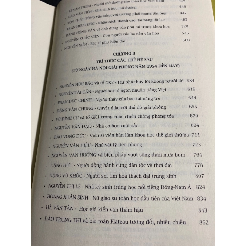 Tri Thức Tinh Hoa Việt Nam Đương Đại (bìa cứng có áo)- Tác giả Hàm Châu-NXB Trẻ 2014- Sách lưu kho chưa qua sd,giấy xốp có ố 471951