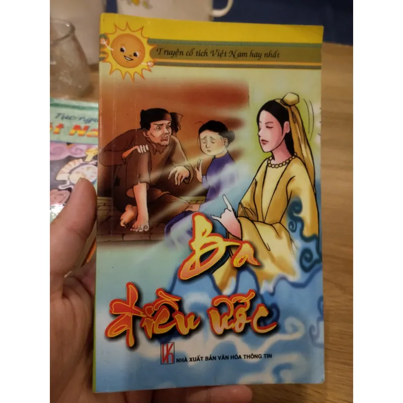 cuốn sách truyện cổ tích Việt Nam. 
Tên truyện: Có thể là "Ba Điều Ước 1032281
