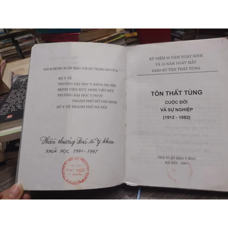 Sách: Tôn Thất Tùng – Cuộc đời và sự nghiệp (A2) 576511