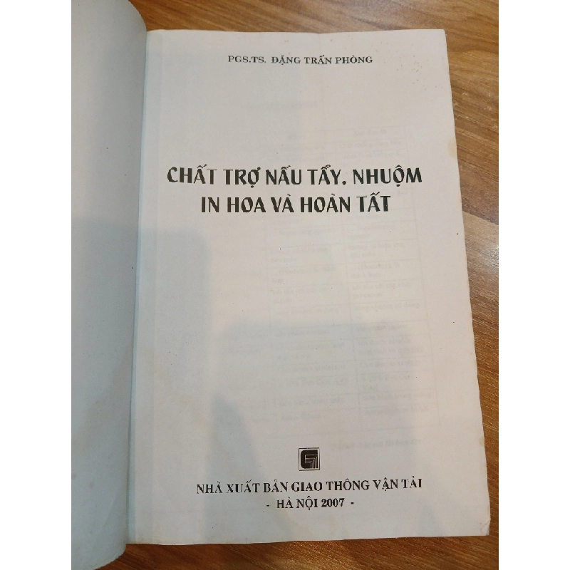Chất Trợ Nấu Tẩy, Nhuộm, In Hoa và Hoàn Tất - PGS.TS. Đặng Trần Phòng 548323
