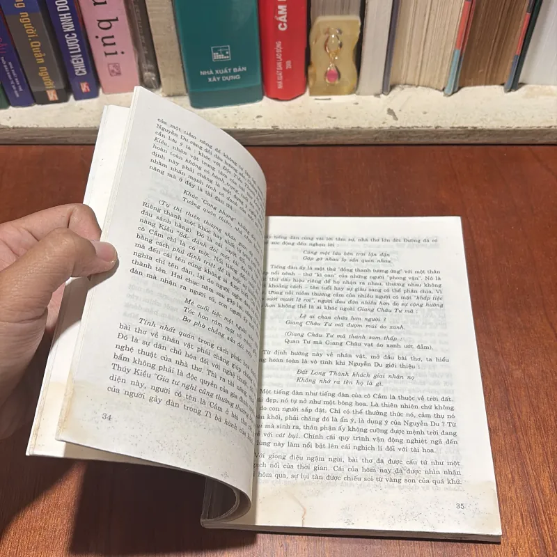 II Nhà Văn Trong Nhà Trường: Nguyễn Du - Lê Thu Yến - 2002 789433