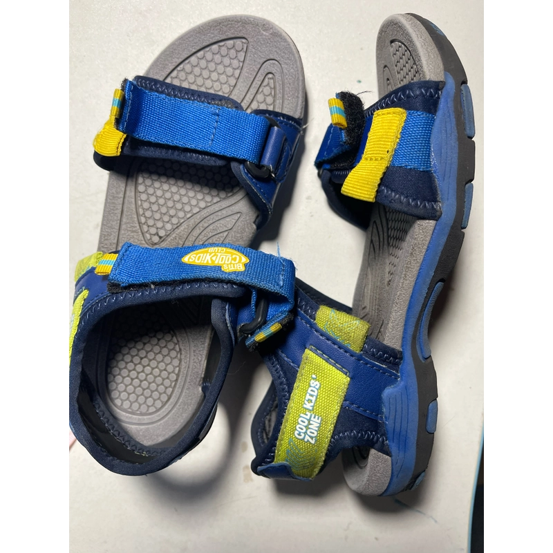 Combo Giày Sandal và Bata Bitis cho bé trai size 33 (7-9 tuổi ) 390972