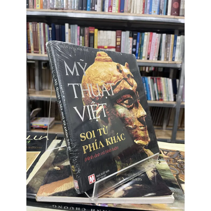 MỸ THUẬT VIỆT SOI TỪ PHÍA KHÁC 698303